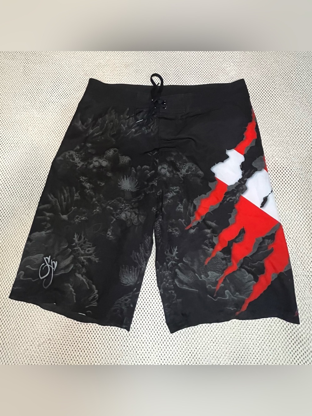 Sea fear torn flag board short size 36 Men  .